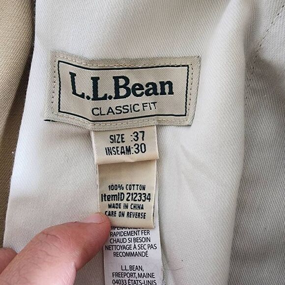 L.L. Bean Men's Wrinkle-Free Double L® Chinos,  Classic Fit Pleated Size 37x28 D - Picture 8 of 9
